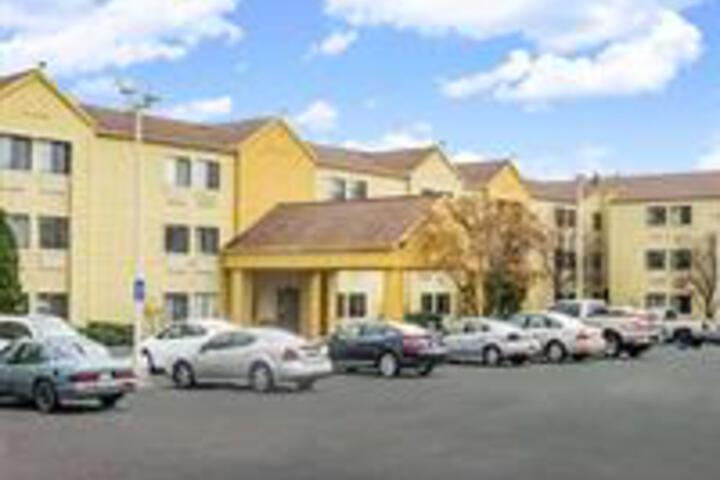 Quality Inn Milwaukee Route 45 in Milwaukee, WI