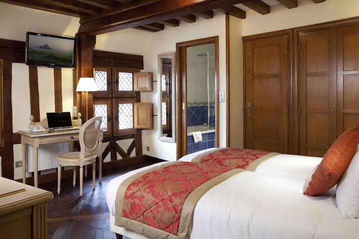 Room 10 of 29