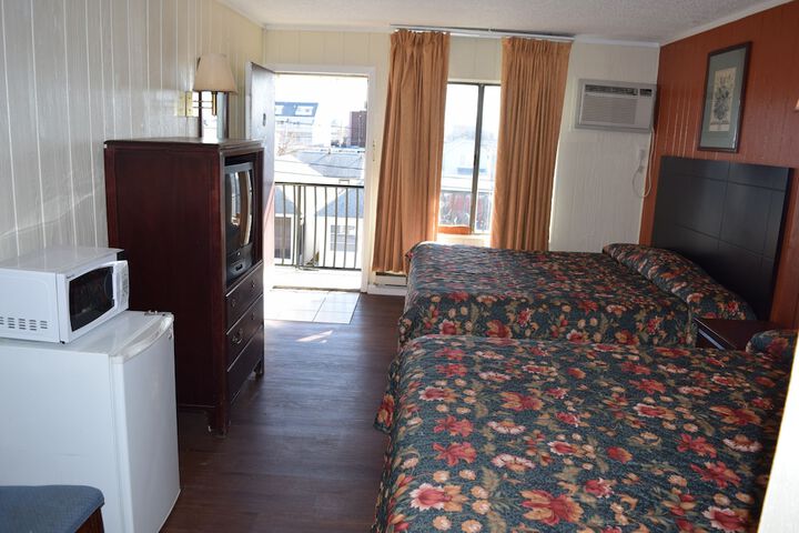 Deluxe 2 King Beds (2 of 6)