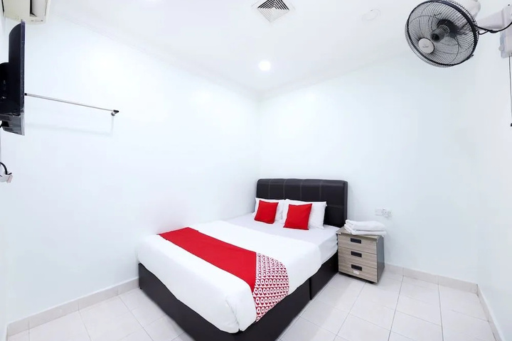 Room 5 of 13