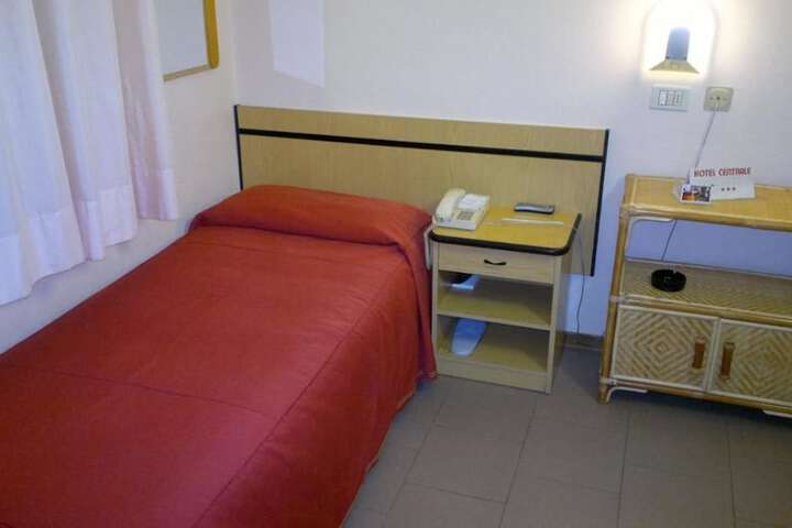 Room 9 of 34