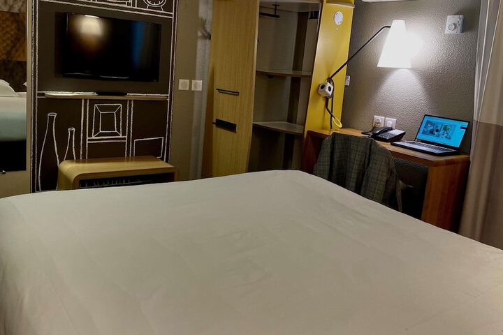 Room 17 of 44