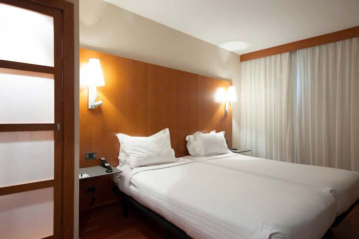 Room 6 of 30