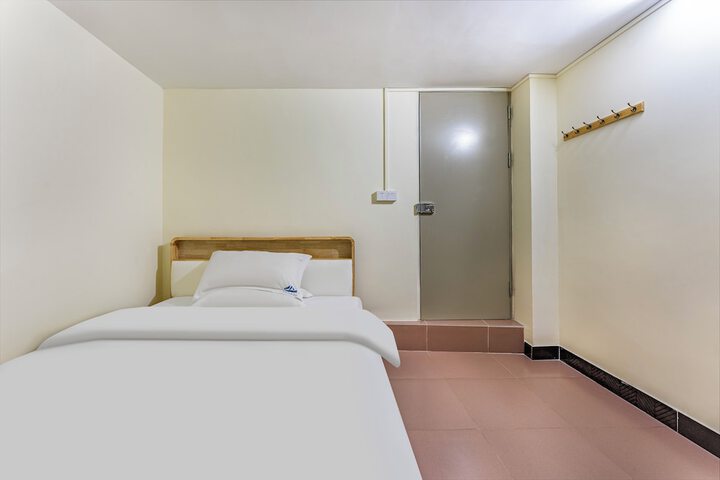 Room 5 of 44