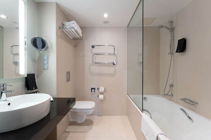 Room 35 of 102
