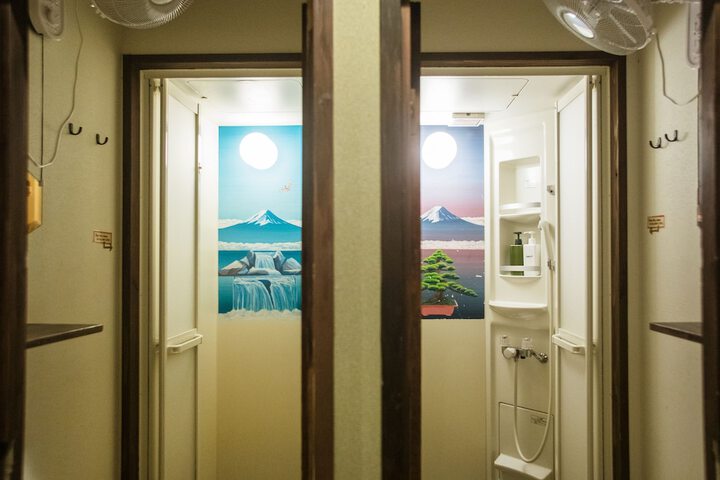 Room 30 of 66