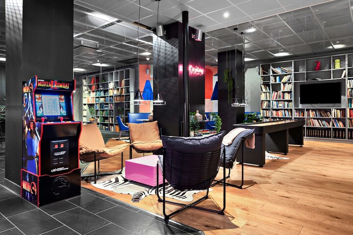 Entrance & Lobby