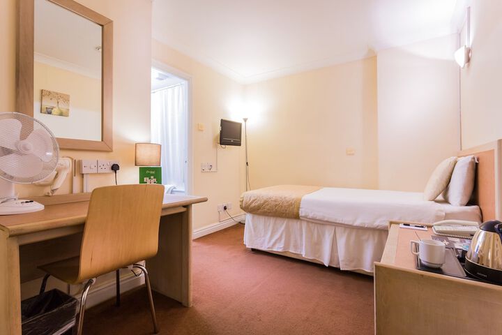 Room 15 of 38