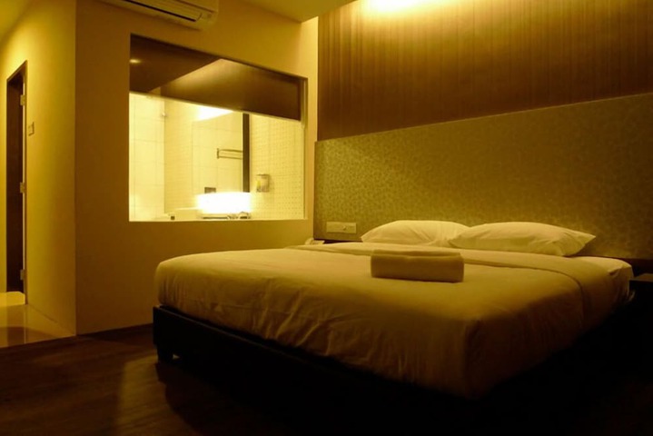 Room 4 of 32