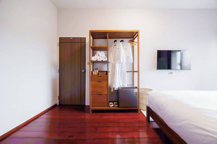 Room 13 of 38