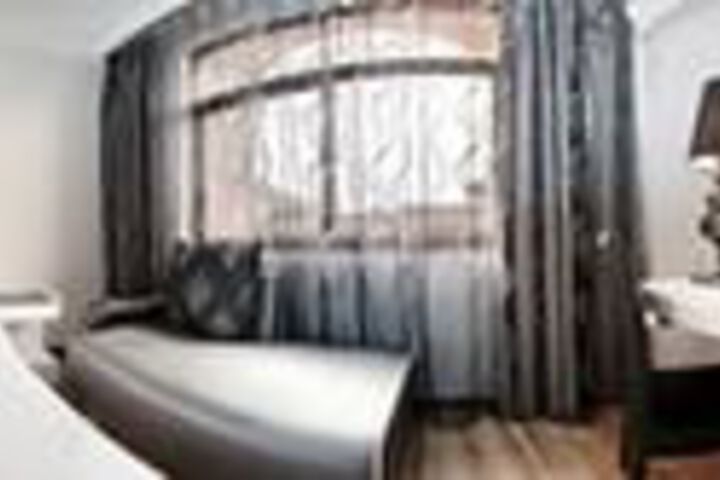 Room 27 of 37