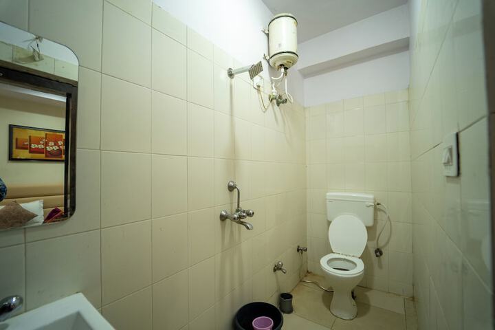 Room 32 of 48