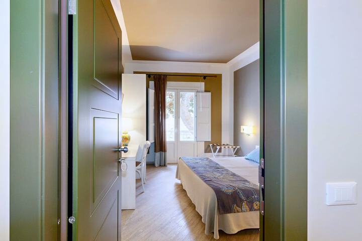 Room 68 of 210