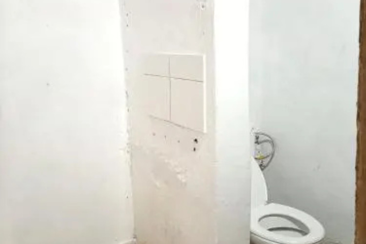 Room 8 of 17