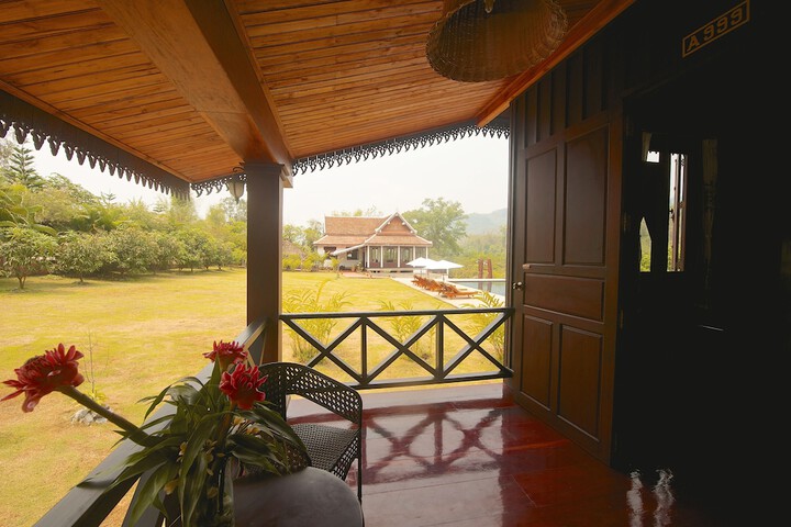 Hotel Exterior 272 of 277