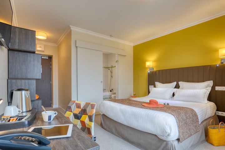 Room 4 of 33