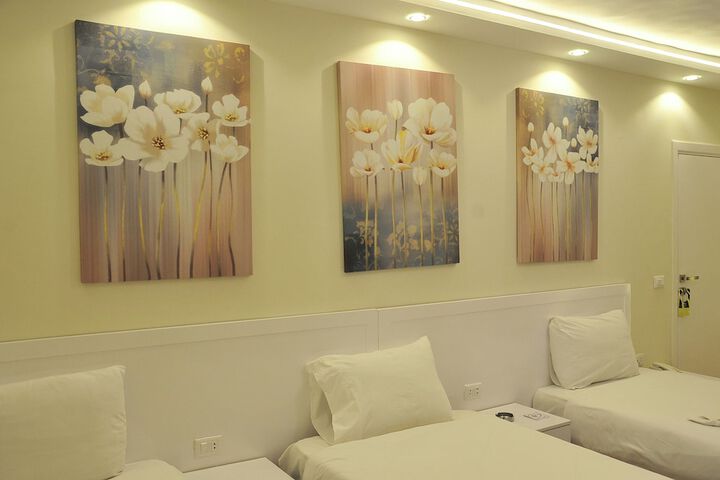 Room 32 of 78