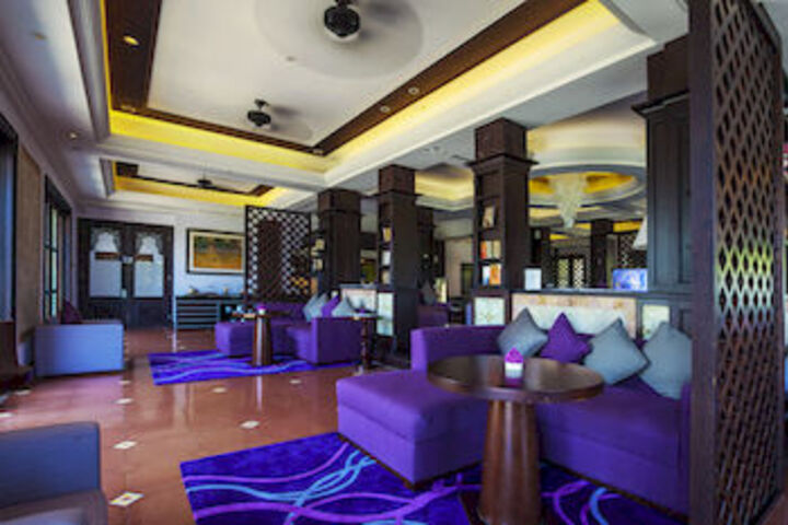 Lounge 85 of 198
