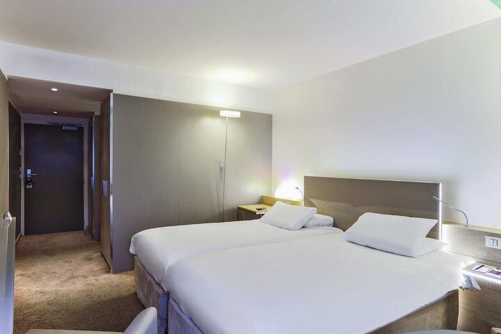 Room 16 of 51