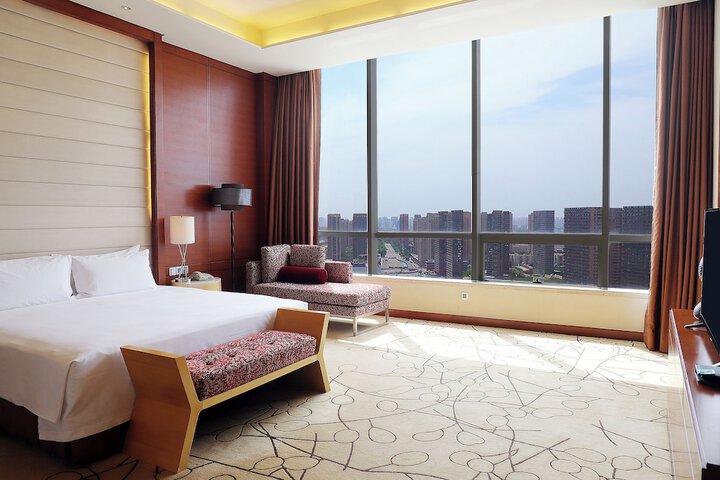 Room 8 of 85