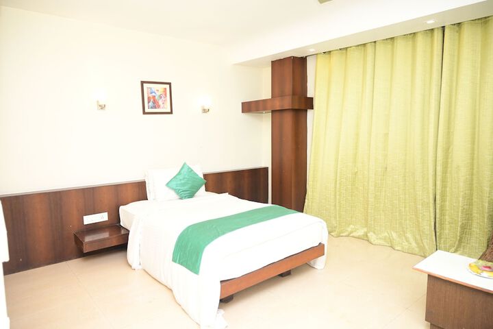 Room 9 of 25