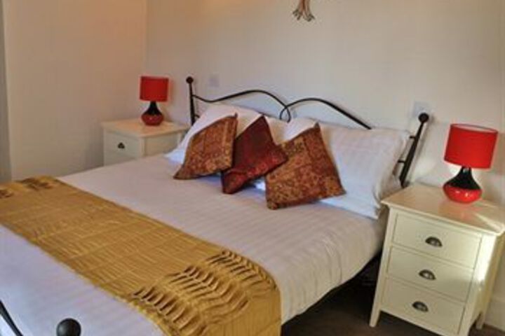 Room 4 of 6