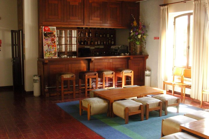 Lounge 45 of 64
