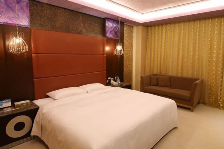 Room 6 of 51