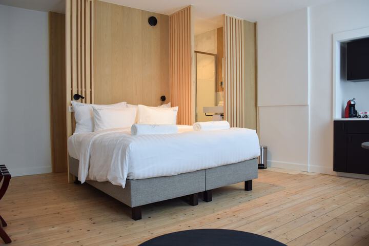 Room 15 of 65