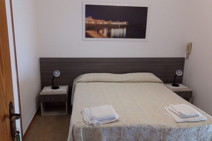 Room 9 of 12