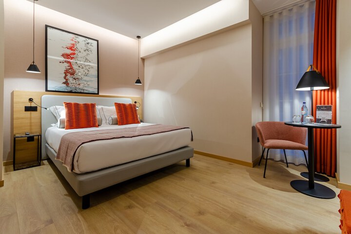 Room 25 of 99