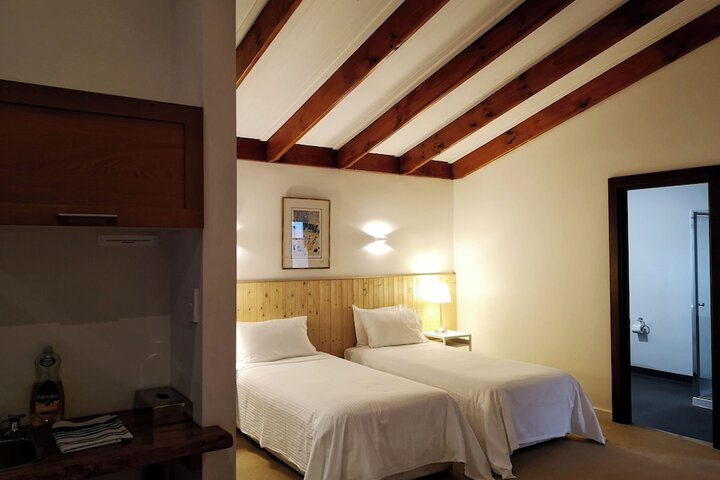 Room 17 of 127