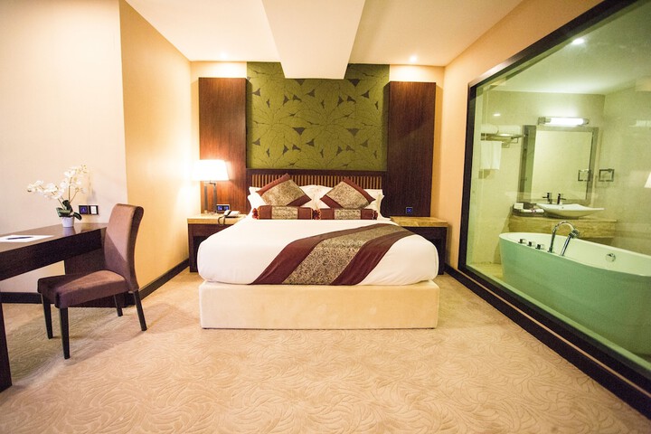 Room 6 of 50