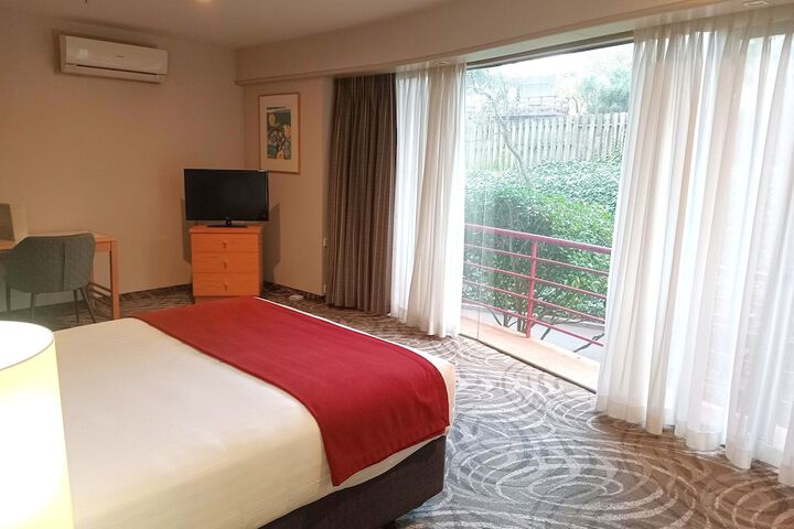 Room 18 of 100