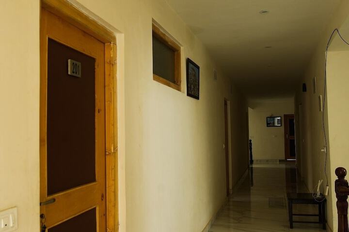 Ballroom/Hall 52 of 63
