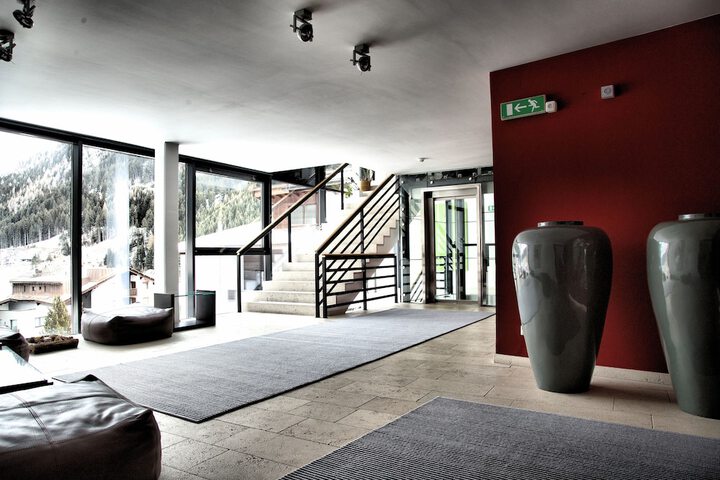 Ballroom/Hall 125 of 137