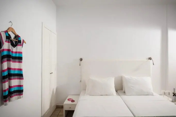 Room 2 of 8