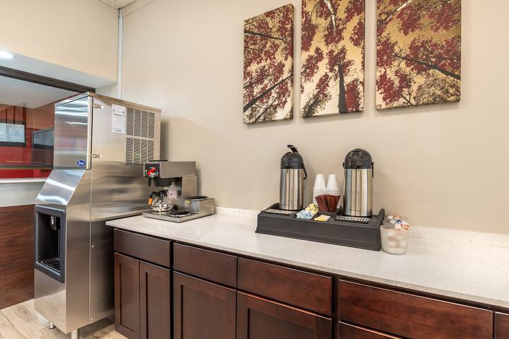 Breakfast/Coffee Service 32 of 37