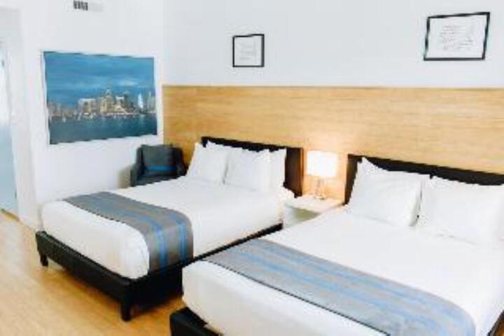 Junior Suite King Size Bed (4 of 12)