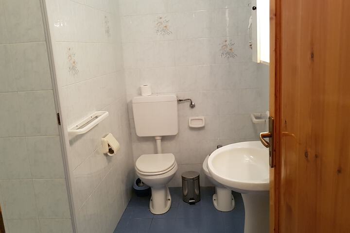 Room 75 of 107