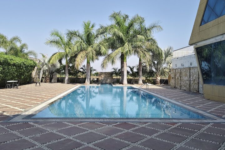 Pool 30 of 43