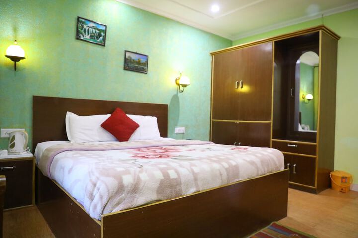 Room 6 of 43
