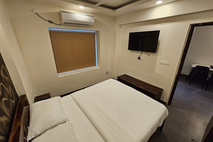 Room 9 of 25