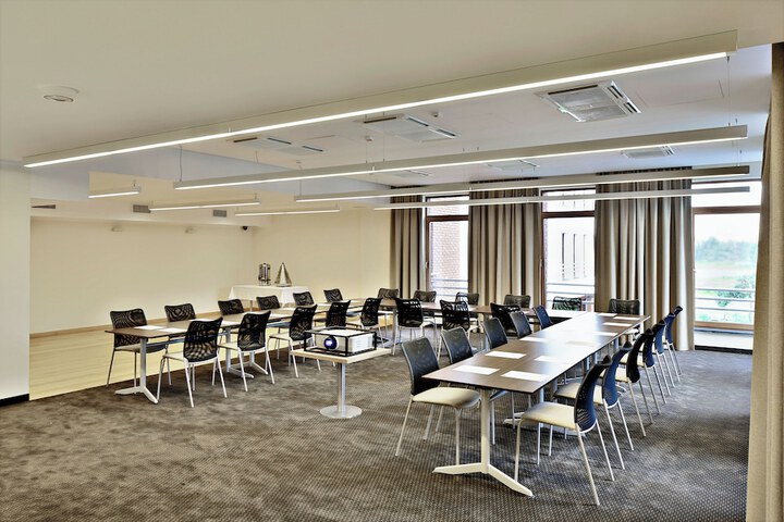 Business Center 41 of 50