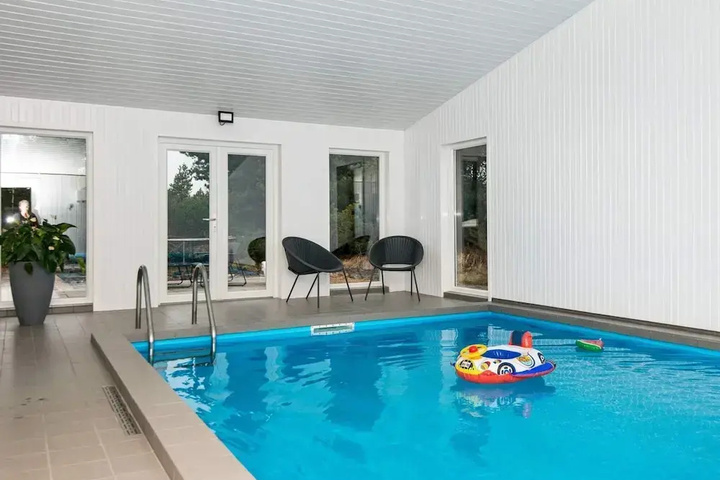 Pool 8 of 17