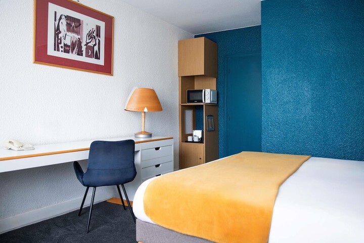 Room 7 of 156