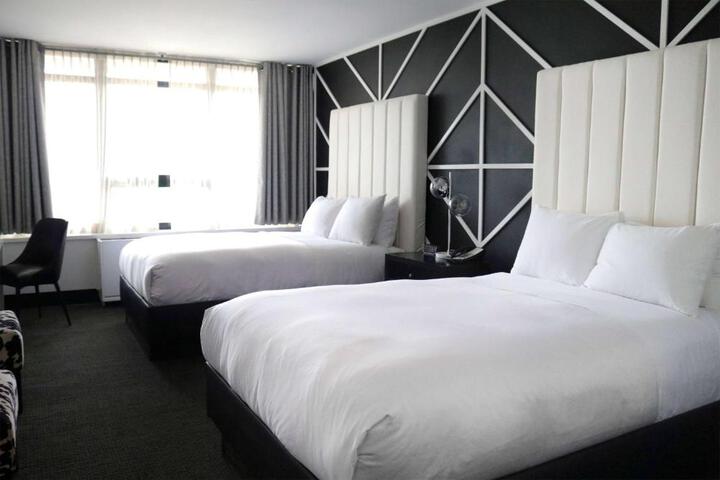 2 Double Beds (9 of 10)