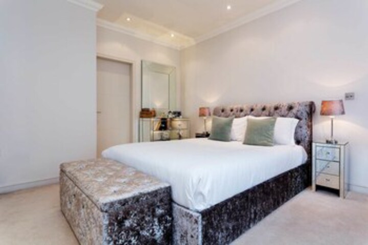 Room 12 of 18