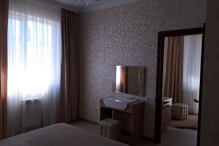 Room 16 of 32