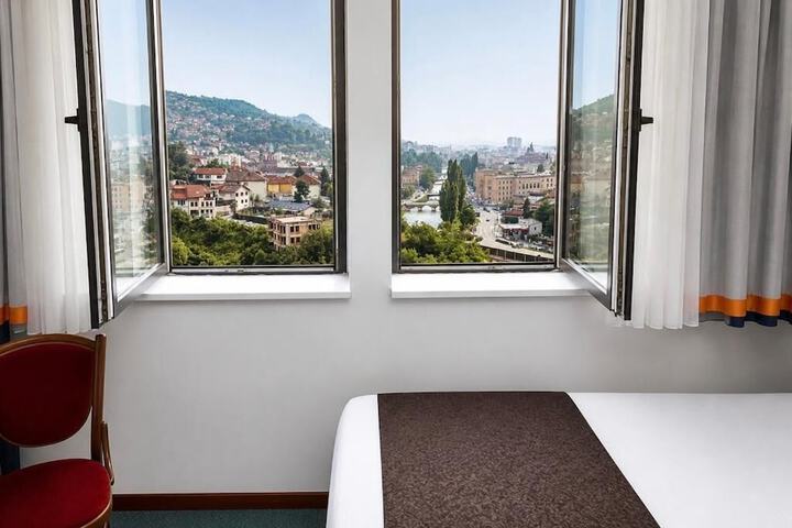 Room 9 of 36